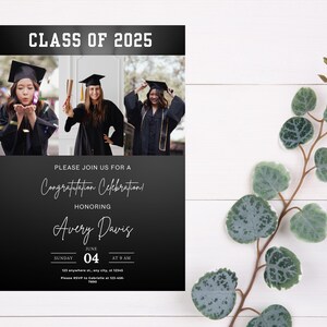 Invitación a la fiesta de graduación de la generación 2025: plantilla editable de Canva: tarjeta de graduación moderna para ella