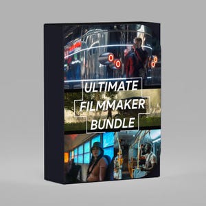 Könnte beinhalten: Eine dunkelmarineblaue Box mit dem Text "ULTIMATE FILMMAKER BUNDLE" und einer Collage von Bildern. Die Bilder zeigen Szenen aus einem Bus, einem Park und einem Businneren. Das Thema ist das Filmemachen.