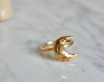 Crescent moon ring, gold plated, moon jewellery, crescent moon jewellery, gift for her, astronomy jewellery, free shipping, christmas gift