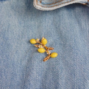 Lemon brooch, summer jewellery, food jewellery, fruit jewellery, gift for her, free shipping, lemon jewellery