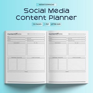 Può includere: Quaderno aperto con un layout di Social Media Content Planner. Il planner include sezioni per titolo, categoria, piattaforma, descrizione, lista di cose da fare, hashtag/parole chiave, link e note. La copertina recita "Social Media Content Planner" con dettagli delle pagine.