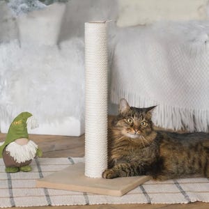 Rascador moderno para gatos: poste alto de algodón, hecho a mano, mueble vertical para trepar, regalo para gatos de interior.