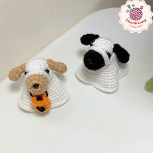Gehäkelter Geist Hund Plüsch: Halloween Amigurumi mit Kürbis Korb