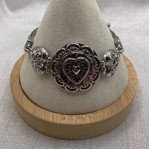 HEART FILIGREE TOGGLE  Snap Button Charm Bracelet with Heart Interchangeable Charm (18mm/20mm) - Genuine Ginger Snaps & Co.
