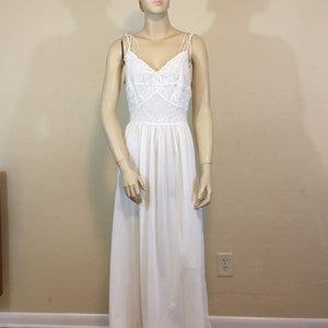 1950's Vintage Negligee White Nylon with Lace and// Pinup Old Hollywood Negligee // Ladies S/M Nightgown