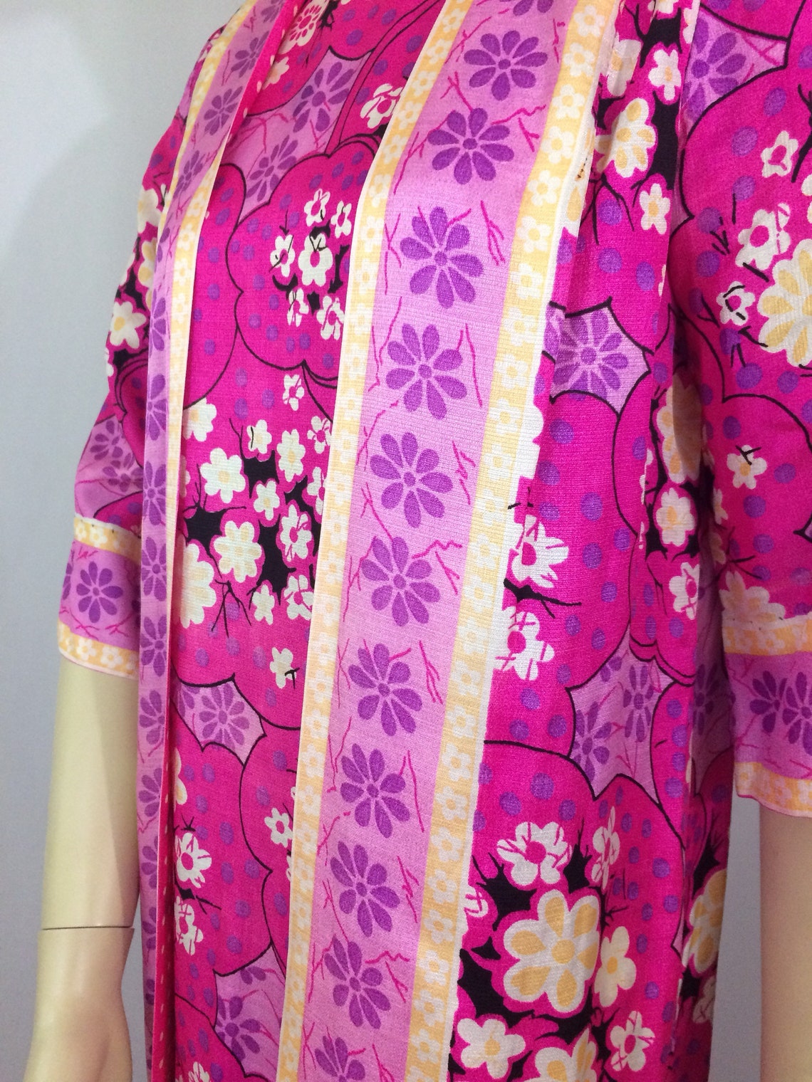 Vintage Japanese Look Hostess Gown // Fuchsia Japanese Flower | Etsy