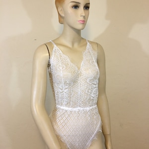Vintage 1980&#39;s Teddy Camisole Baby Doll White Eyelash Lace High Cut Legs Open Side Sexy LaSce Lingerie Ladies