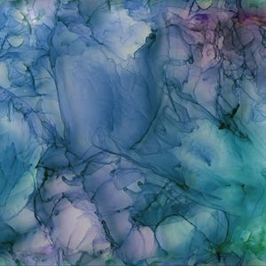 Puede incluir: Obra de arte abstracta con tonos azules, verdes y morados. El diseño fluido crea un efecto de acuarela con líneas fluidas y transiciones suaves. La obra evoca una sensación de profundidad y movimiento.