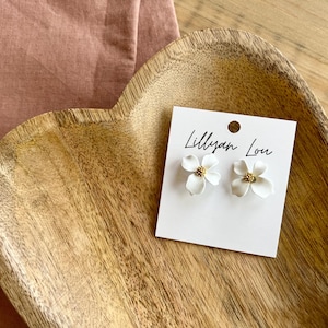 Flower petal earrings // white flower earrings // white wedding earrings // lightweight earrings // floral earrings // elegant earrings