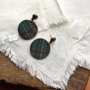Green plaid earrings // leather circle earrings // plaid holiday earrings // lightweight earrings // statement earrings // plaid pattern