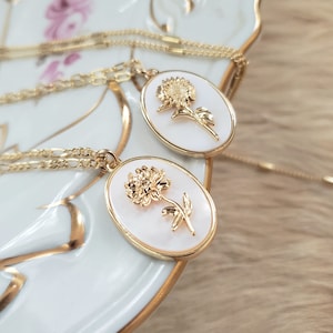 Collar de flor de nacimiento de nácar, cadena gf de 18 k, regalo de cumpleaños para ella, regalo de San Valentín para mujer, cumpleaños bohemio de enero.
