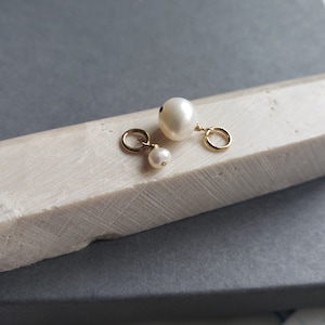 Runde Süßwasserperle Charm, kleine Perle in cremeweiß für die Braut, Boho Charm