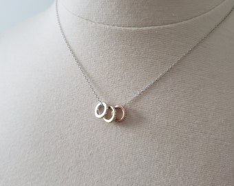 Collana a tre generazioni, regalo per la nonna, con 3 zirconi cubici, anello a cerchio con strass di colori misti, idea regalo per la mamma e la donna. - Italia
