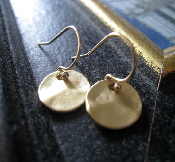 Gold disc Earrings hammered coin earrings simple classic everyday jewelry modern nymetals