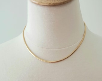 Goldgefüllte Schlangenkette, verstellbarer Karabinerverschluss, trendiges Accessoire, glatte, glänzende, elegante Schlangenkette als Choker