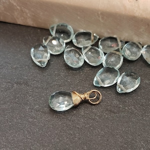 Dije colgante de aguamarina con piedra de nacimiento de marzo en azul claro