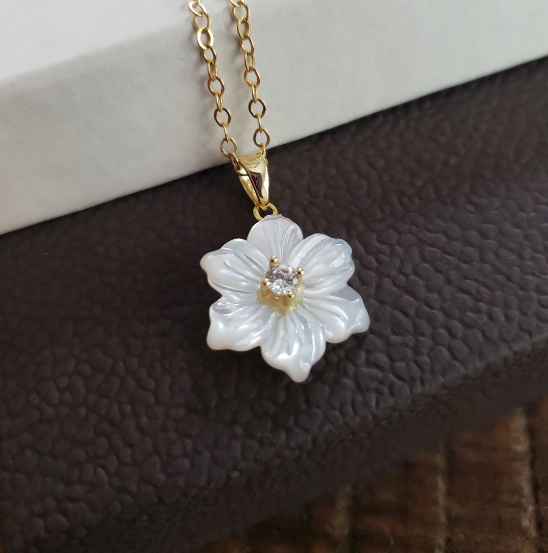 Mother of Pearl Flower Pendant Necklace, White Blossom Charm, Gift for Her,  Floral Botanical Wedding Jewelry - Etsy Canada
