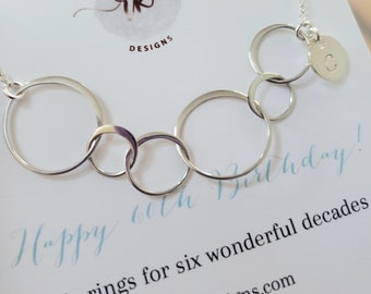 Cadeau de 60e anniversaire pour femme, collier à six anneaux avec étiquette initiale