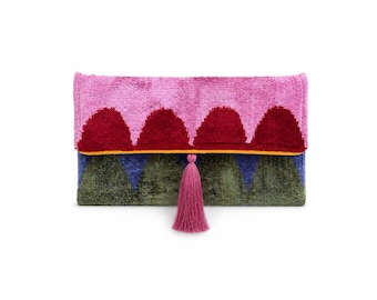 Pochette in velluto ikat: borsetta pieghevole in seta tessuta a mano con nappina