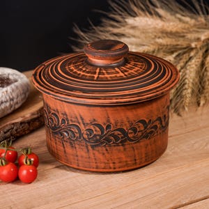 Handmade Terracotta Casserole Pot with Lid: Rustic Clay Cookware