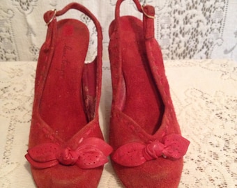 1970s vintage, sweet cherry, 1940s style, red suede Baretrap, platform, wedge sling backs w/ leather bow womens7