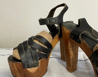 Vintage 1970s black leather sling back platform heels with wooden platform Womens size 7