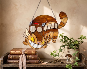 Atrapasueños de gato de fantasía en vidrieras: Arte felino caprichoso para ventanas