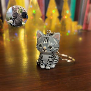 Porte-clés chat personnalisé : portrait d'animal de compagnie imprimé et peint à la main en 3D image 4