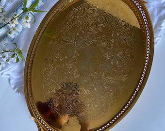 Vintage Zweeds goudkleurig dienblad met handgrepen, gegraveerd ovaal bloemenblad