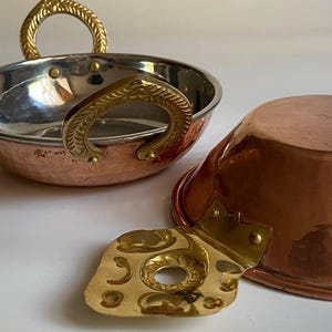 Bol vintage scandinave en cuivre martelé avec poignées en laiton