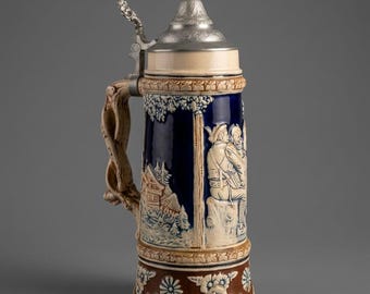 Vintage Deutscher Musikalischer Bierkrug Mariandl, Zinnkrug mit Deckel, Reliefkeramikbecher
