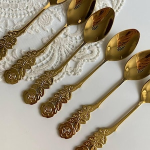 Vintage guldfärgade teskedar, kaffeskedar med rosenhandtag, dessertskedar i rostfritt stål
