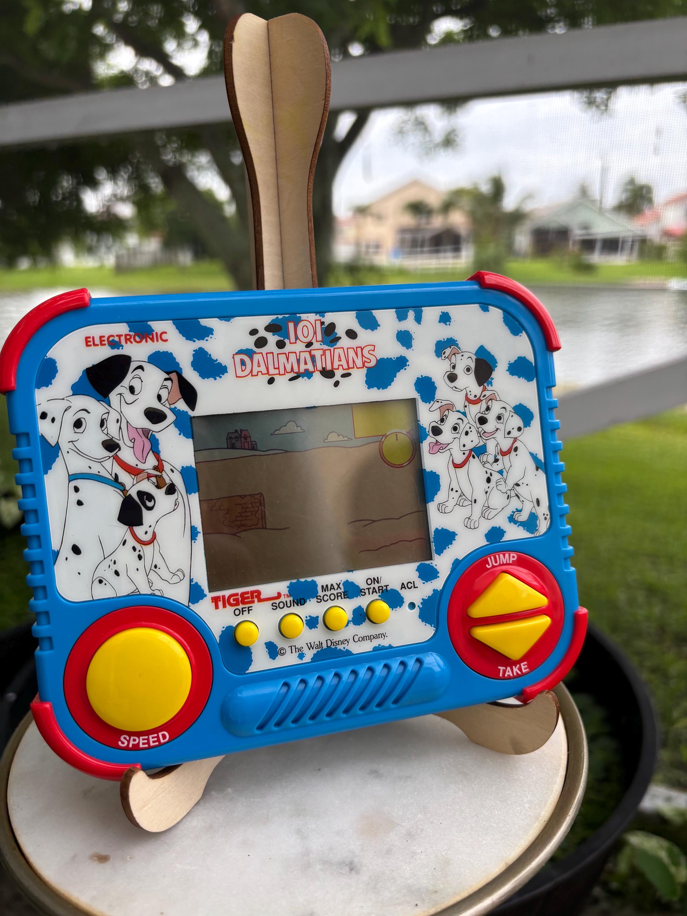 Vintage Disney 101 Dalmatians Tiger Electronics Handheld LCD Game