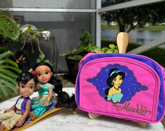 Disney Aladdin jasmijnpop en crossbody-handtassenset | Disney Animator Collection-poppen met magisch tapijt | Prinsessenverzamelaarscadeau