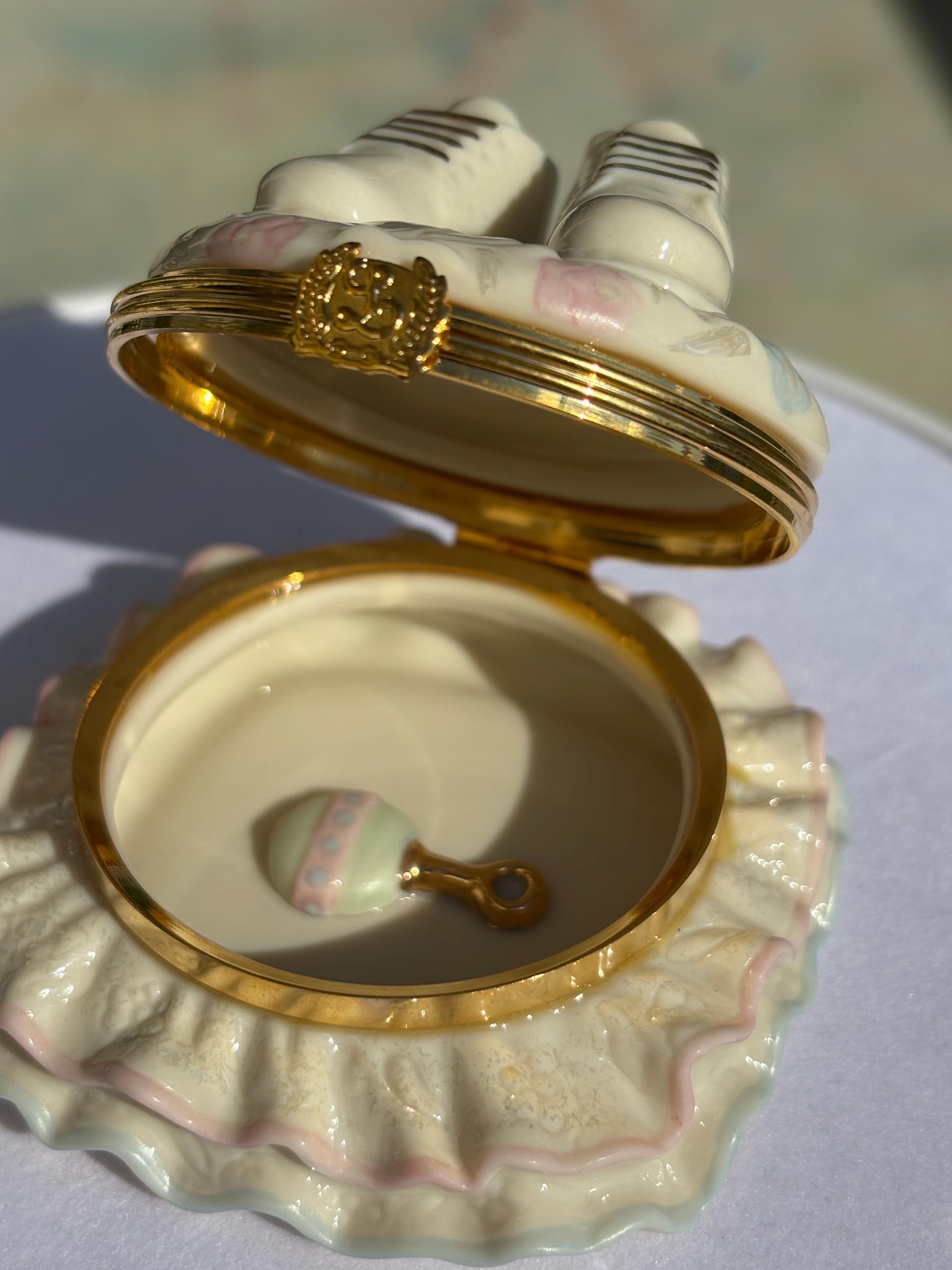 ベビーカー　トリンケットボックス Vintage Lenox Porcelain Trinket Box | Baby Booties, Gold Trim - Etsy