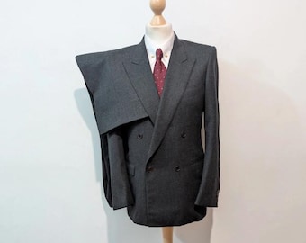 Traje de franela cruzado