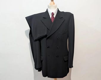 Like 1920s black suit
