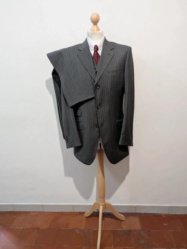 Like 1920s 3 piece pinstripe suit