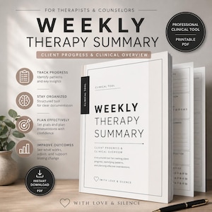 Könnte beinhalten: Ein weißes Notizbuch "Weekly Therapy Summary" mit dem Text "Weekly Therapy Summary" und "Client Progress & Clinical Overview". Das Notizbuch enthält Abschnitte zum Verfolgen des Fortschritts, zum Organisieren und zur Verbesserung der Ergebnisse. Ein schwarzer Stift liegt auf der Oberfläche.