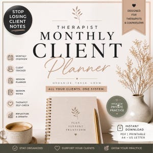 Puede incluir: Un planificador mensual de clientes para terapeutas con encuadernación en espiral, un bolígrafo dorado y una taza de café. El planificador incluye secciones para la descripción general mensual, el seguimiento de clientes, el planificador de sesiones y notas.