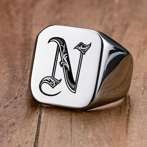 Anillo de sello con inicial personalizado para hombre – Banda de acero inoxidable resistente de 18 mm – Anillo con letra retro personalizada – Regalo para él, novio o papá