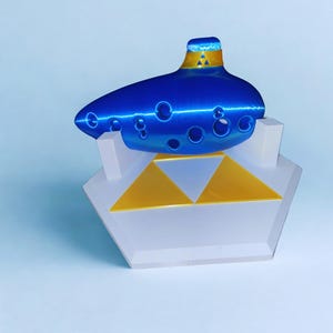 The Legend Of Zelda Ocarina Of Time  with Triforce Stand – Playable 12-Hole Ocarina, Zelda Gift, Video Nintendo, Cosplay Prop.