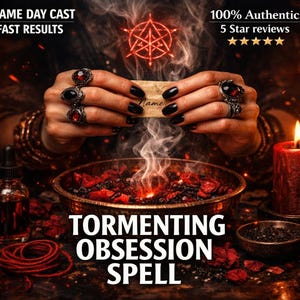 Puede incluir: Imagen de una escena ritualística con una vela encendida, un cuenco con pétalos rojos y una pequeña botella. El texto "TORMENTING OBSESSION SPELL" está presente. Una mano sostiene una tarjeta con la palabra "Name", rodeada de anillos.