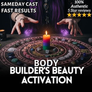 Puede incluir: Una vela de pilar multicolor se encuentra en el centro de un diagrama circular sobre una superficie oscura, rodeada de varias piedras peque&ntilde;as y hierbas. Texto: SAMEDAY CAST FAST RESULTS, 100% Authentic 5 Star reviews, BODY BUILDER'S BEAUTY ACTIVATION.