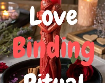 Puede incluir: Una vela roja con forma de dos figuras abrazadas, coronada por una pequeña mecha encendida. La vela se sitúa sobre una bandeja negra circular con una rosa roja, ramas de canela y granos esparcidos. El texto "Love Binding Ritual" está en blanco.