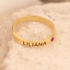 14K Massivgold Personalisierte Birthstone Gravierte Birthstone Ring, Echtgold Stapeln Birthstone Bandring, Gravierte Birthstone Ringe