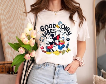 Mickey bebé con buenas vibras retro PNG, Disneyworld Baby PNG, Mickey Crop PNG, linda camiseta de Mickey bebé, Yo y Mickey Vibe para mujer PNG
