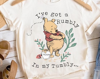 Winnie the Pooh Tengo un rugido en mi barriga PNG, Mamá abeja, Camiseta de anuncio de embarazo, Pooh mamá PNG, Camiseta de Disney embarazada, Nueva mamá PNG