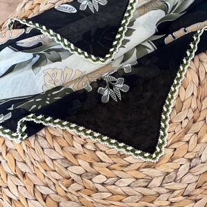 Foulard en forme de feuille bohème - Noir avec bordure au crochet Tığ Oya olive | Tour de cou fait main + carte d'histoire + cadeau chanson folklorique turque