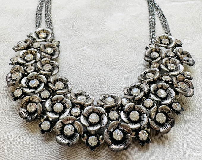 Vintage-style Accessorize statement necklace – oxidised silver floral collar, pre-loved